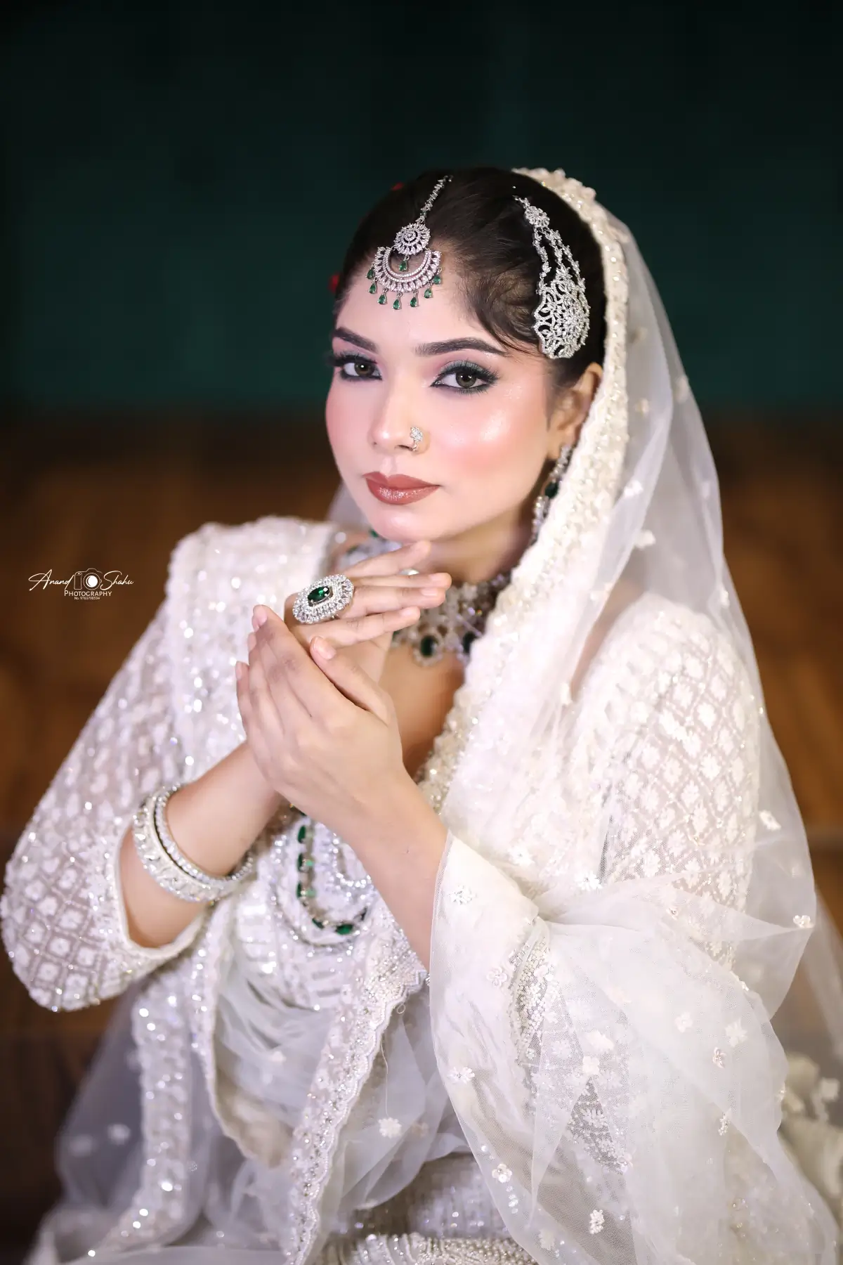 Reception makeup look by Shweta Kadu – bride in an ivory embroidered outfit with smokey eyes and diamond jewellery