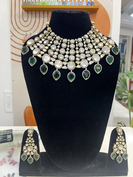 AD diamond emerald choker bridal set on rent Nagpur
