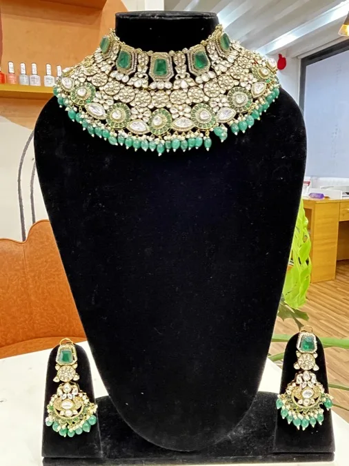 Kundan green stone choker bridal set on rent Nagpur