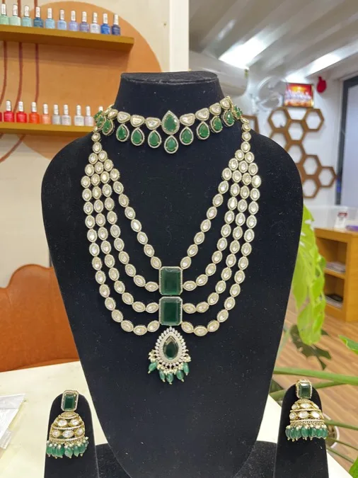 Polki multi-strand emerald long haar set on rent Nagpur